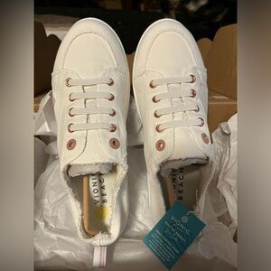 Vionic CRM Canvis fabric tennis shoes Sz 10